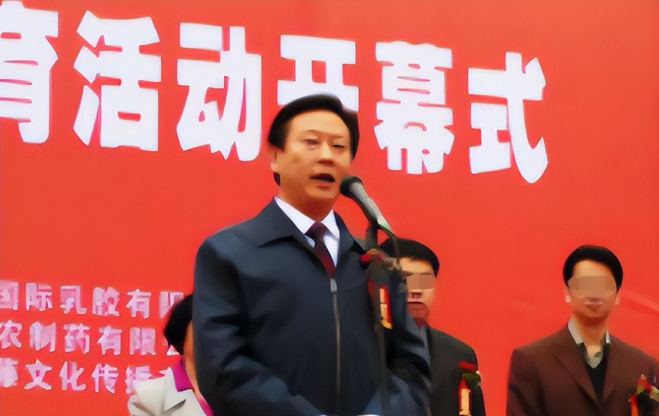 重庆“三宝部长”张宗海，两万买校花*夜初**，靠*阳药壮**拱70个女友