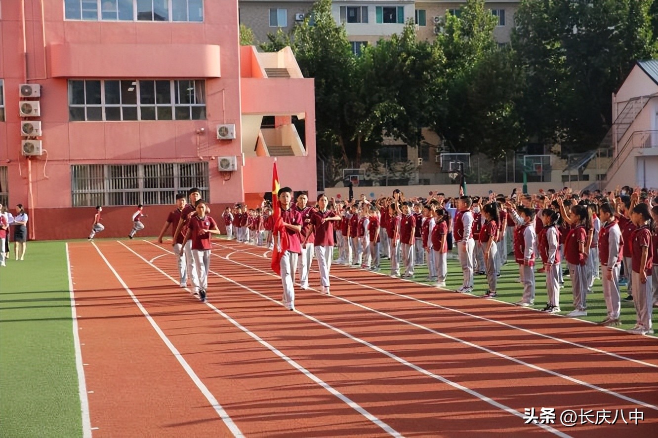 喜迎二十大,砥砺新征程——长庆八中隆重举行2022年秋季开学典礼