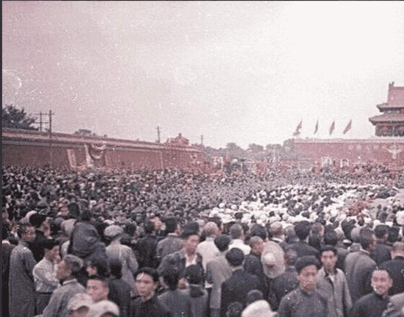 日军兽行：当着男人的面玷污了女儿，临走还残忍割下妻子乳房