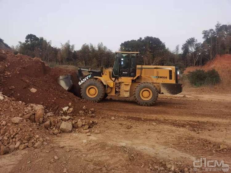 一年节省25万元油费，三一电动装载机真香