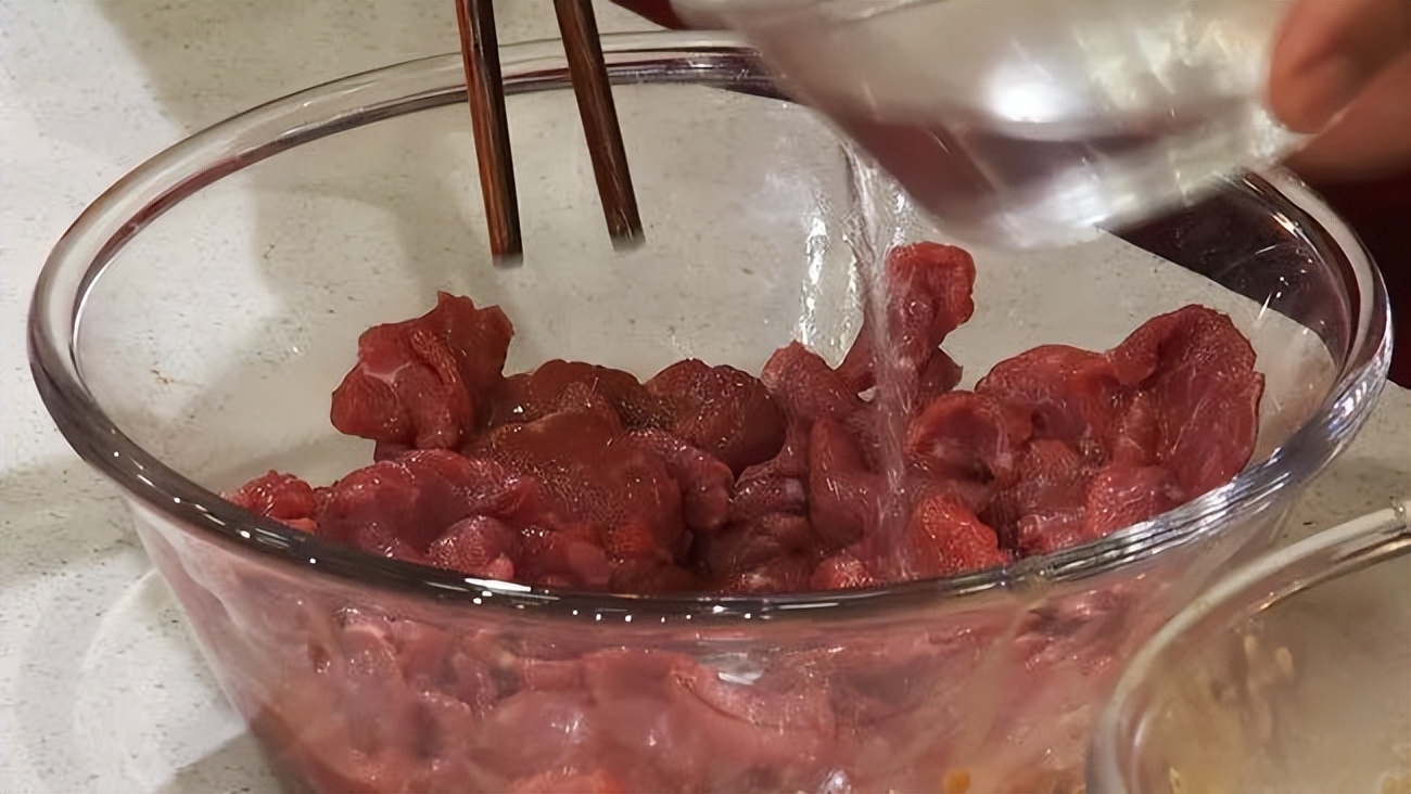 适量吃脂肪类食物可预防老年痴呆,七种推荐食品预防老年痴呆