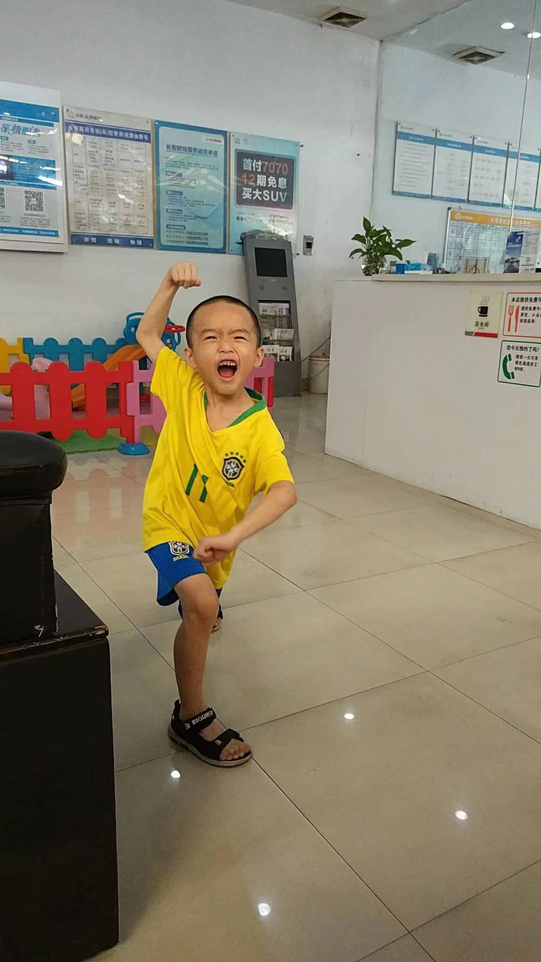 14亿人找不到会踢球的,14亿人找不来踢足球的吗