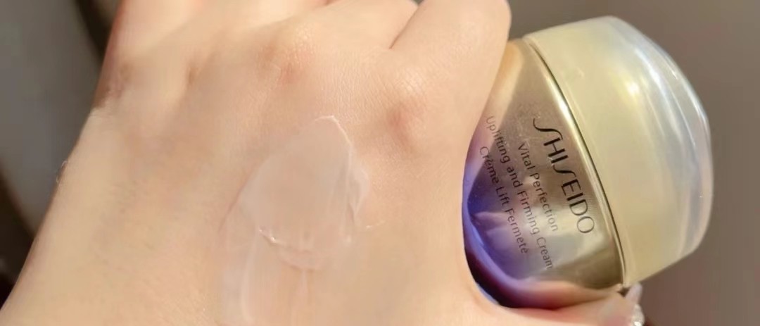 30岁选择抗衰老还是保湿的面霜,30岁用雅诗兰黛哪个系列的面霜