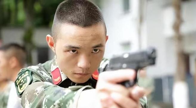张豪身中18枪抓劫匪纪录片,19岁武警战士身中13弹仍擒获歹徒