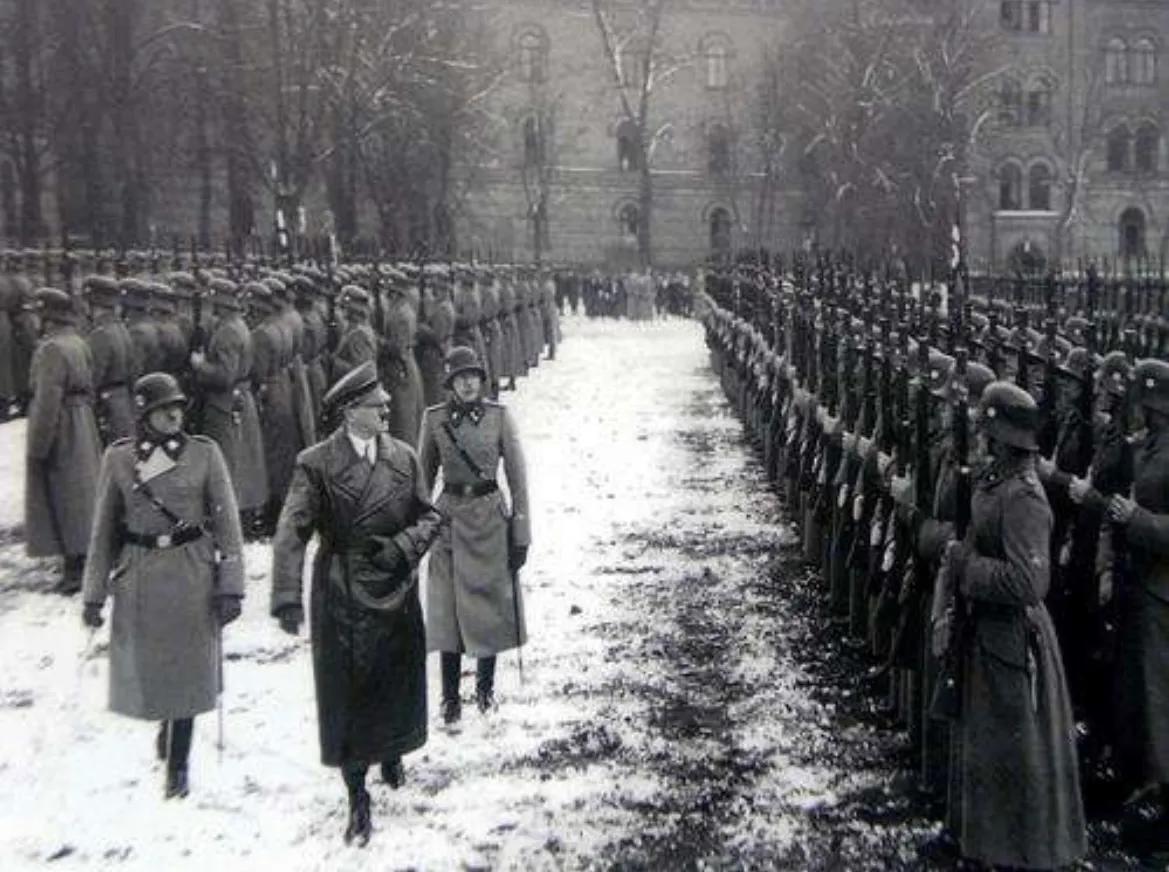 二战德国四大装甲集群,二战德国三大军群部署