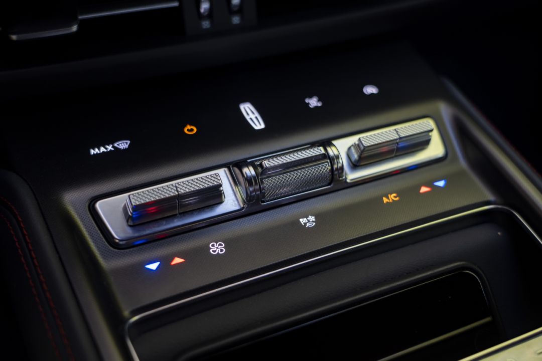 新款林肯z试驾,22款林肯z银色试驾