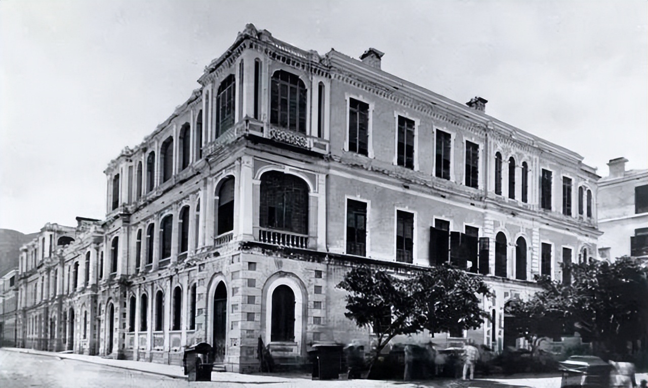 遵义会议时讽刺毛主席不会打仗的凯丰,他最终的人生结局如何?