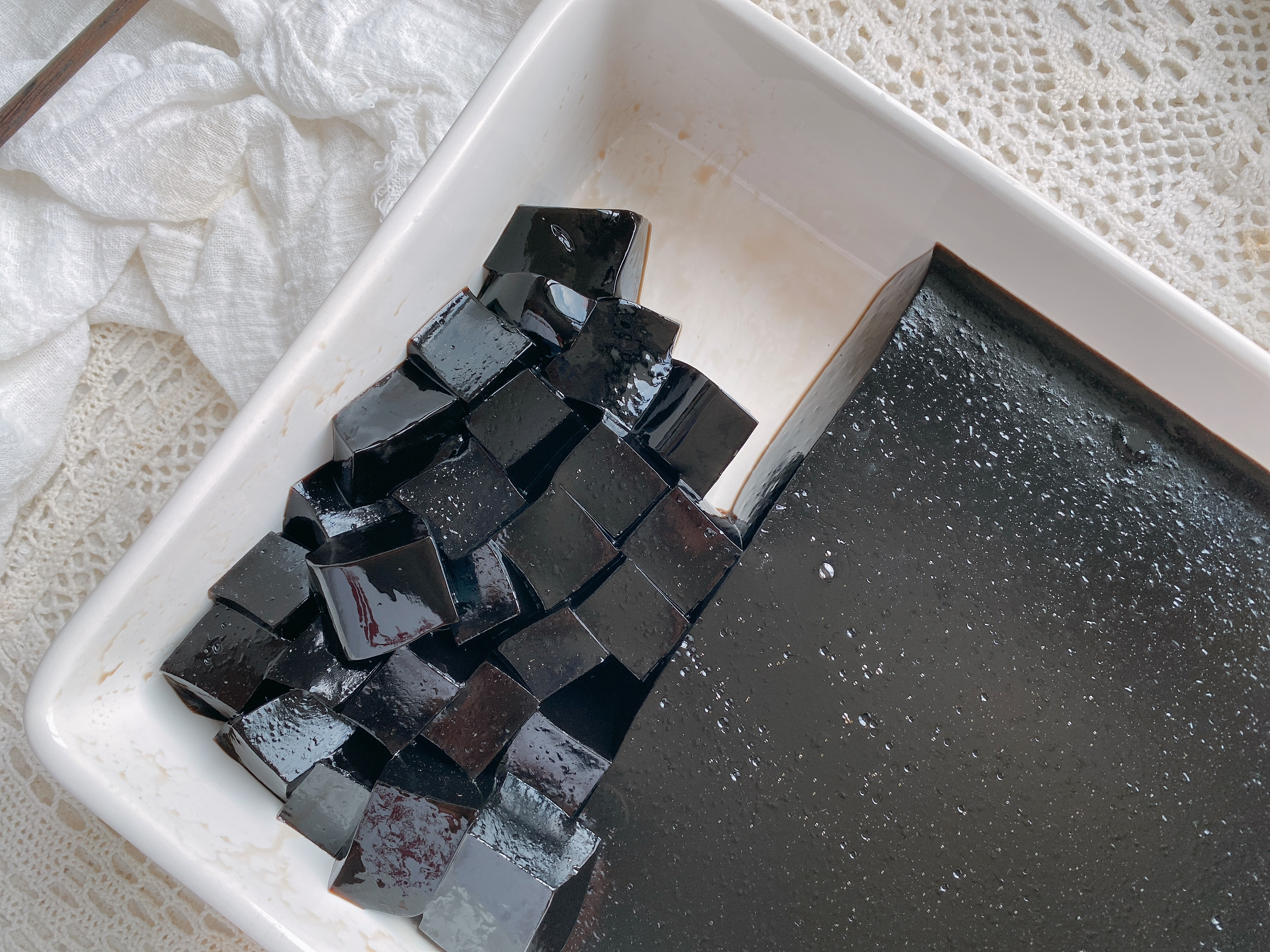 龟苓膏夏季怎么吃好吃,夏日滋补龟苓膏的做法