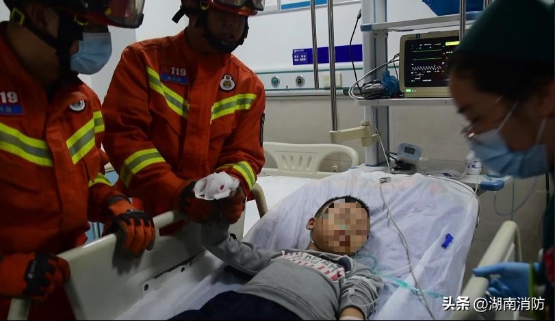 儿童被自行车夹住手,小孩被自行车夹出血手指了怎么办