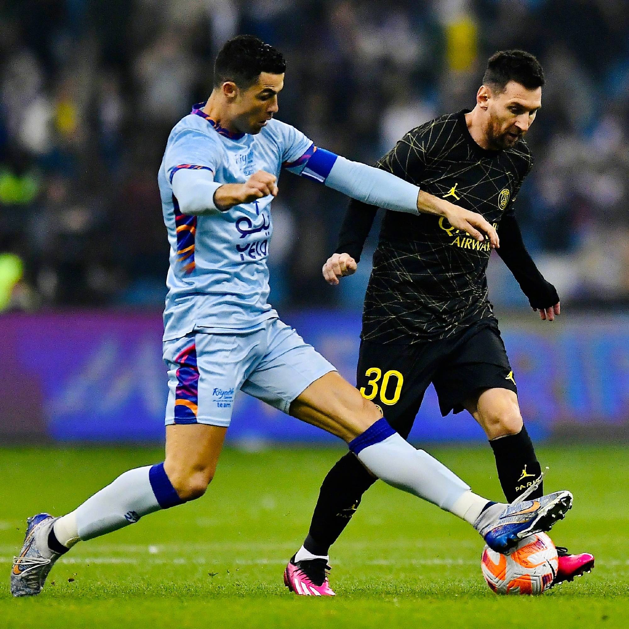 梅西对c罗进入沙特表达看法,C罗或遭沙特联赛处罚