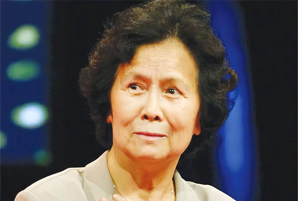 杨洁为何没有换掉六小龄童,杨洁为何没有换掉六小龄童呢