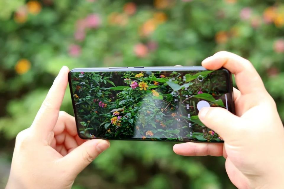 2K屏+IP68防水+16G+512G，小米13Ultra后置徕卡四摄，适合四种人