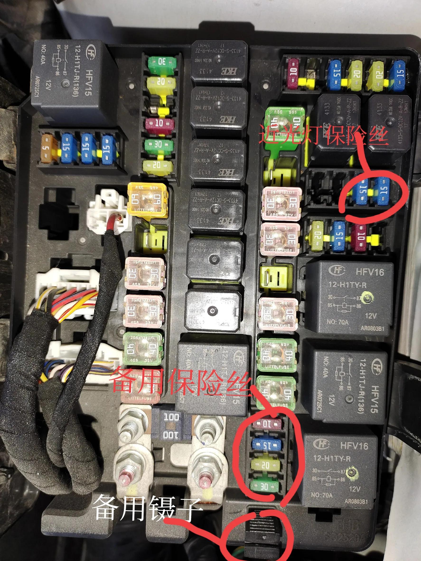 捷达近光灯更换视频,自己动手更换近光灯图解