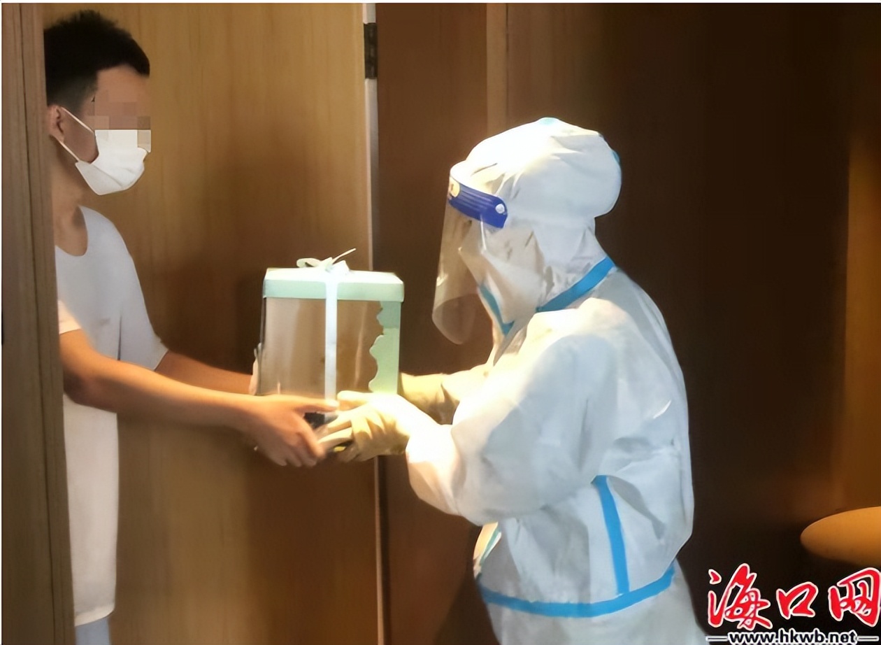 隔离不隔爱海口秀英区暖心“大白”给小朋友送生日惊喜［图］