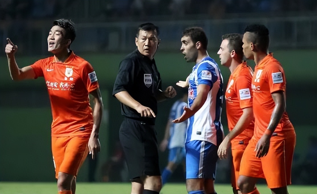 高洪波承担责任,高洪波内部处罚裁判