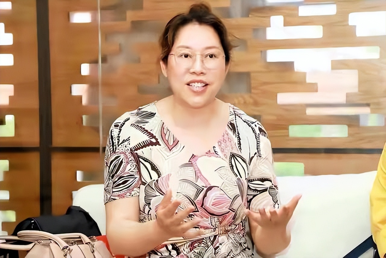 消失12年，如今满血归来！靠手机狂赚42亿的荣秀丽，这些年去哪了