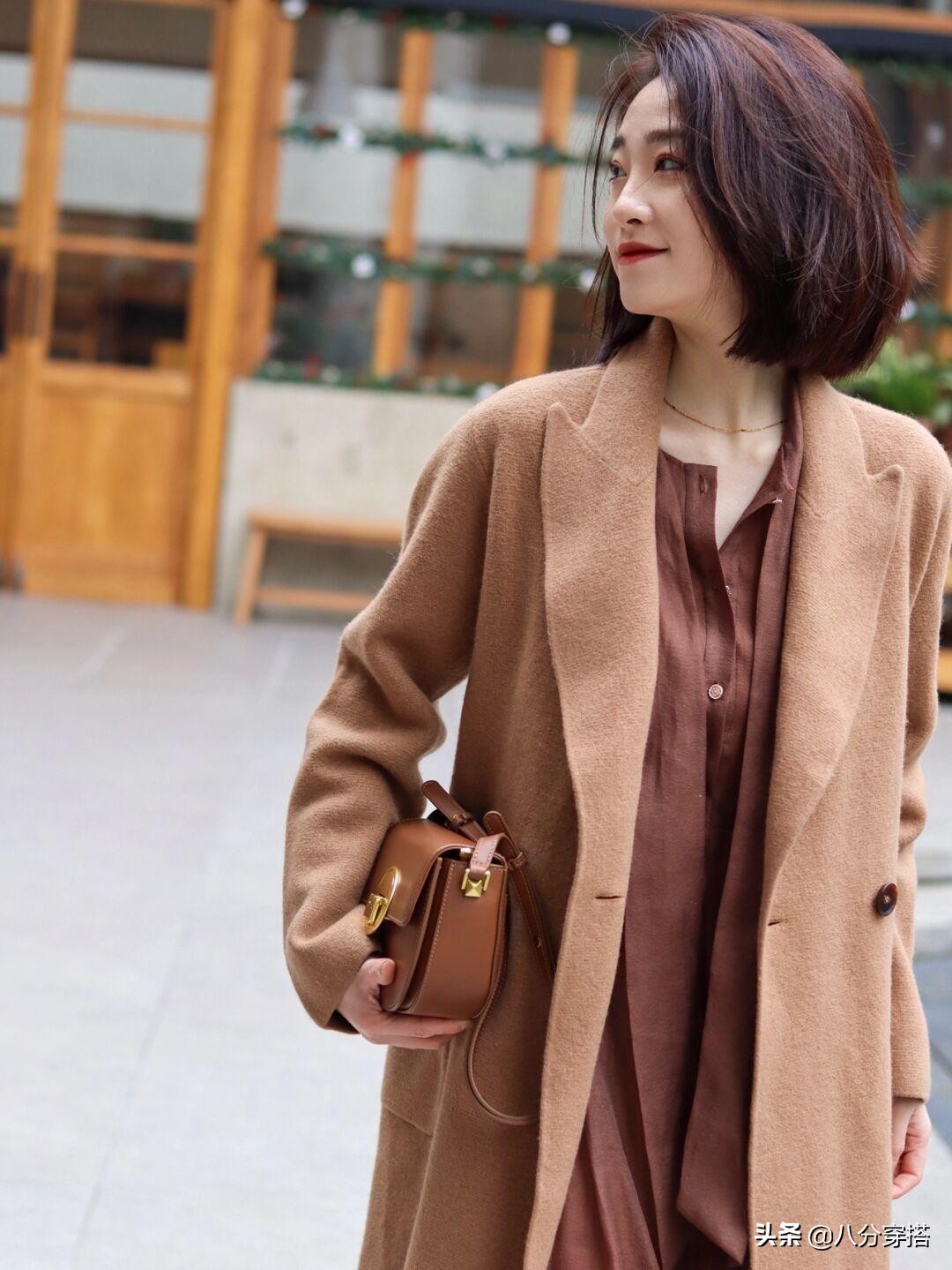 今年冬季流行穿这几款“大衣”，优雅保暖有气场，普通人也能驾驭