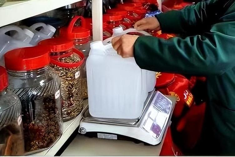 以前酒量大现在易醉口干什么原因,喝完酒好口渴