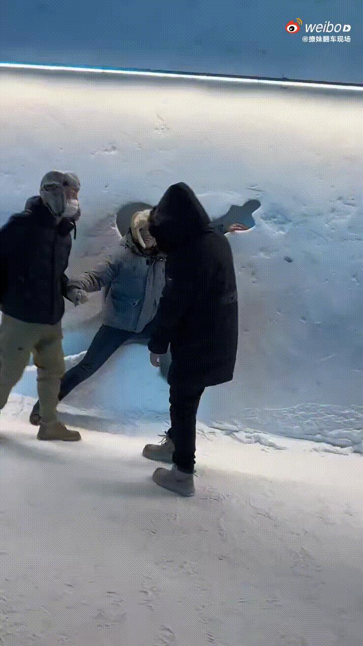 男朋友送6000的礼物,男朋友送了个7000的包分手要还吗