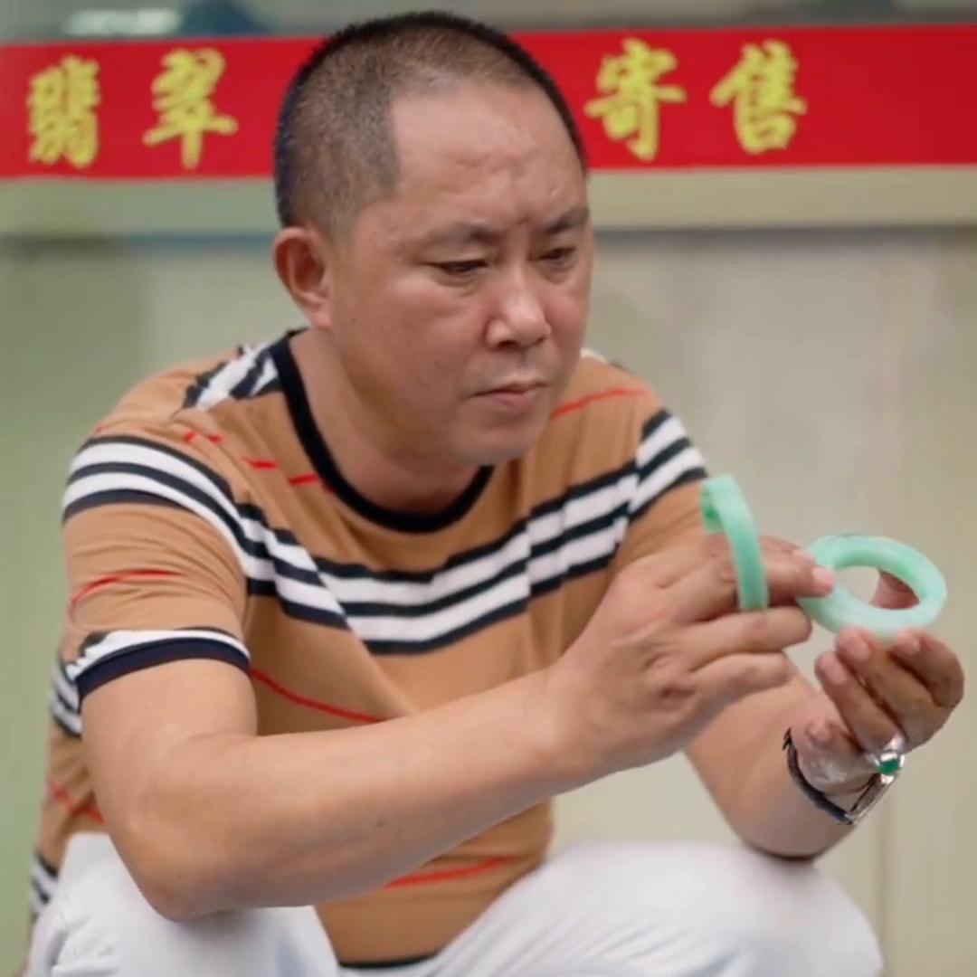 逛市场收了一只6位数冰飘花，有花有水又有种。#素娘珠宝