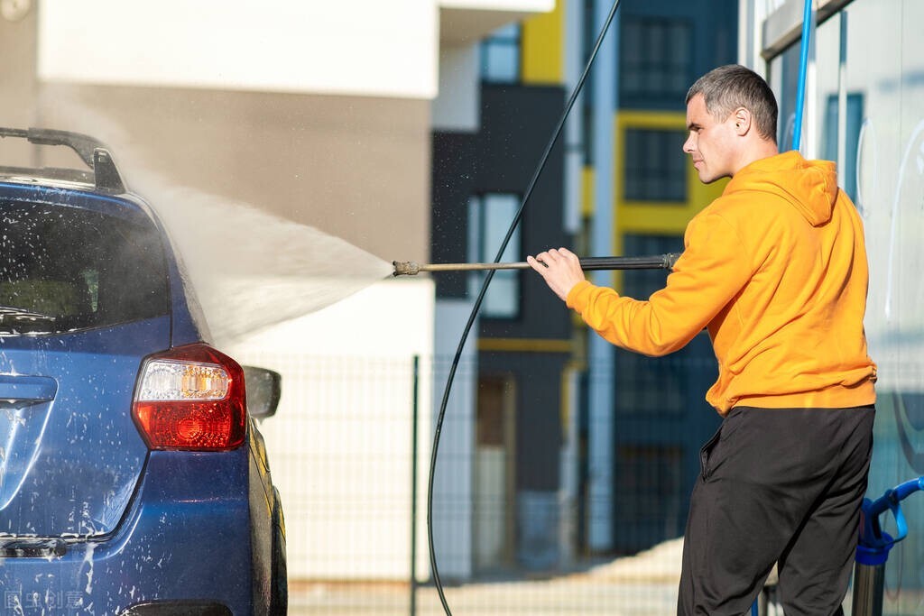 24小时无人自助洗车机加盟多少钱,自助洗车机加盟费多少钱