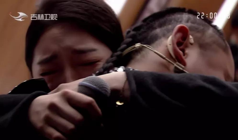 十年后初恋见面求婚被拒,女子和初恋分手十年见面后泪奔