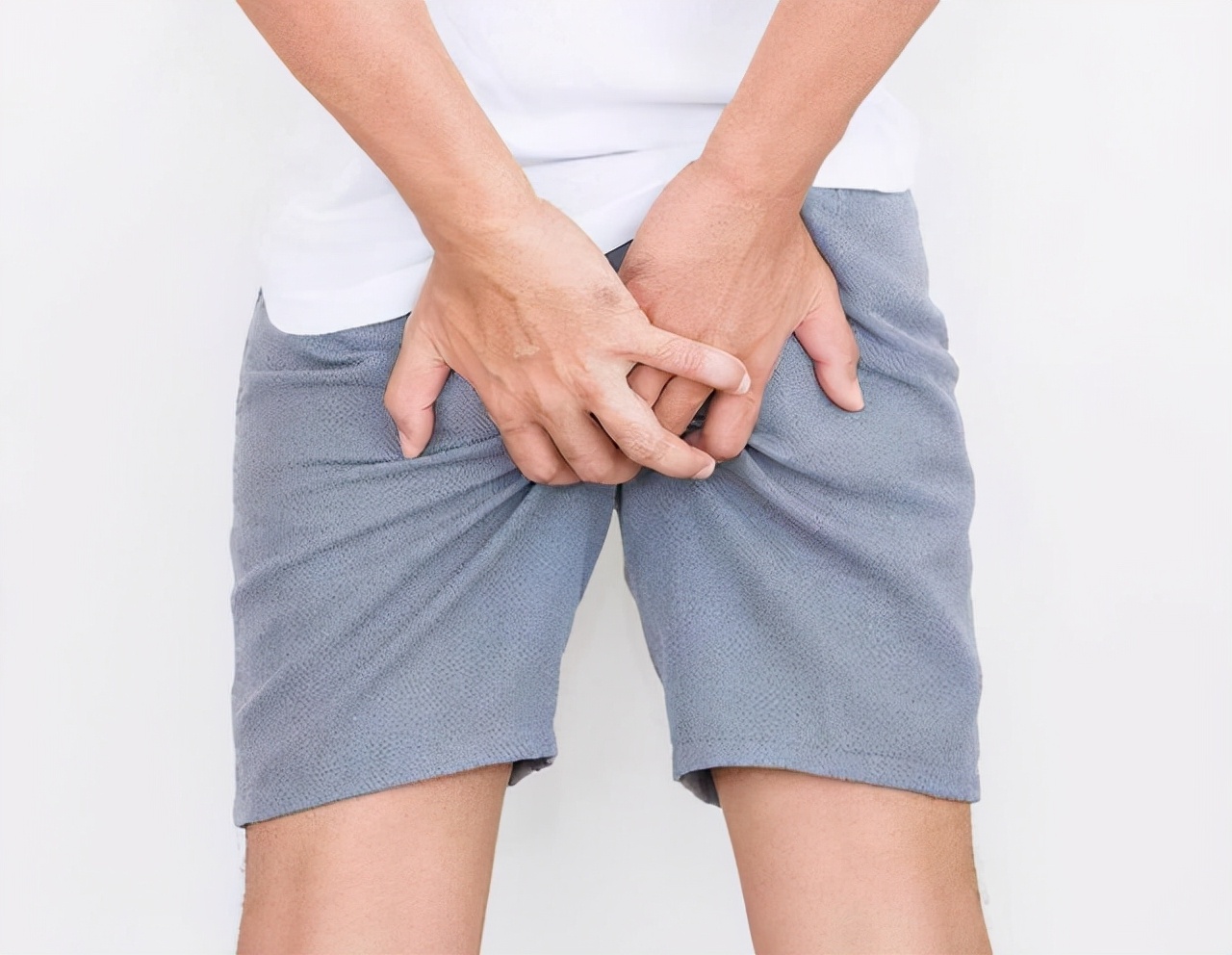 痔疮肛门周围潮湿瘙痒是什么原因,肛门周围瘙痒看中医好还是西医好