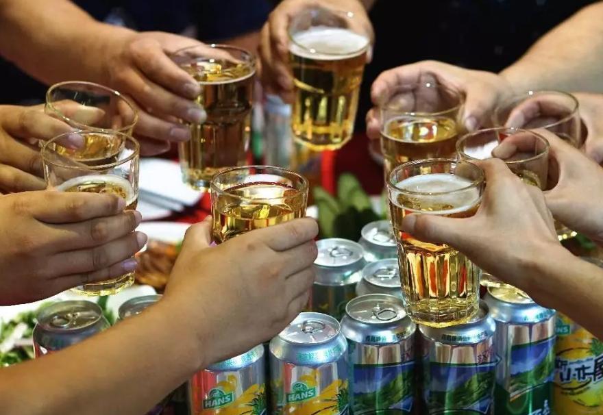 一喝酒就脸红的人能经常微醺吗,一喝酒就脸红的人能锻炼出酒量吗