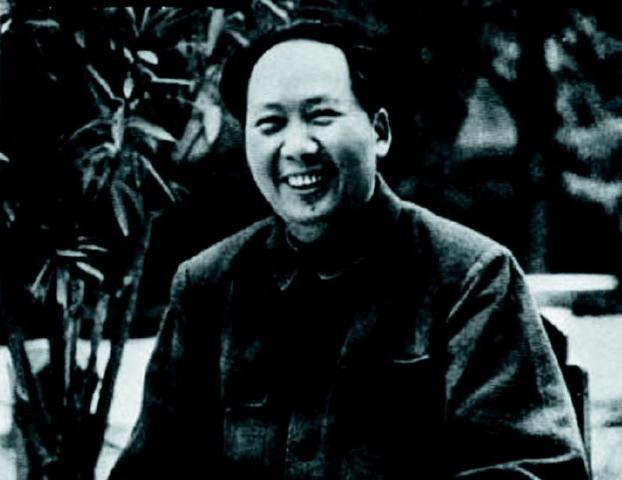 毛主席表兄参加国庆观礼愤然离席，毛主席得知原因后：我不是皇帝