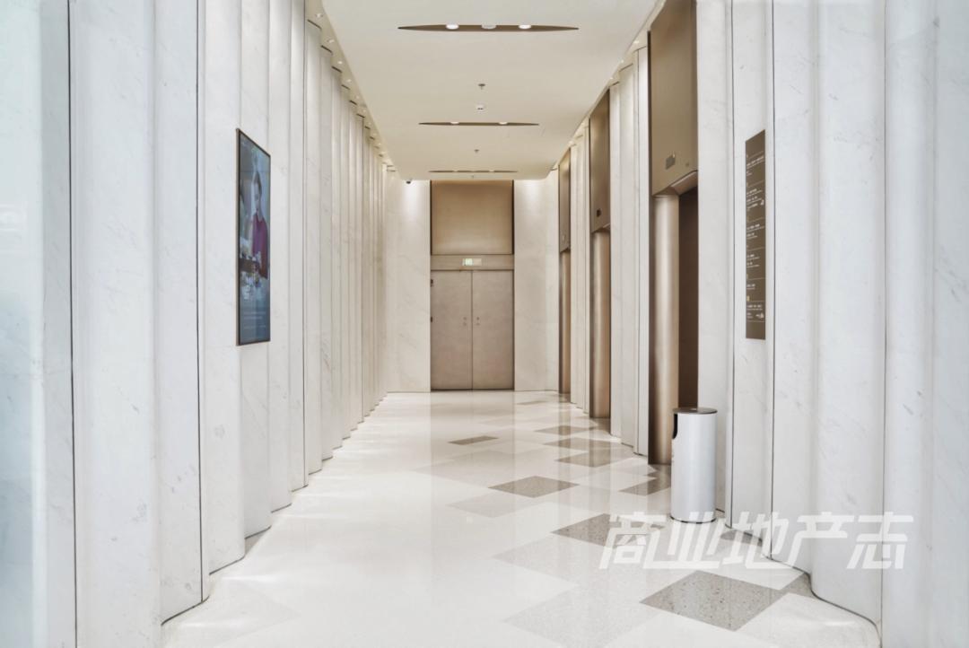 为了提升观察海口万象城的本地化视角,我在海口住了一整周