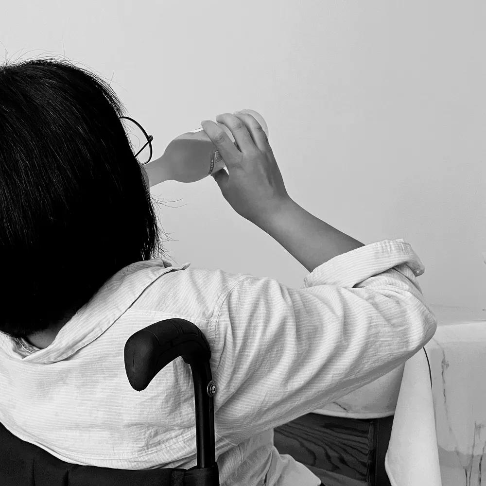 閭㈣景杞粦,閭㈣景