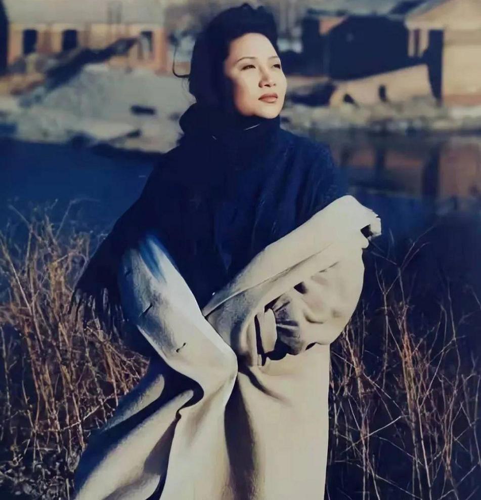 歌手李娜出家后靠什么生活,李娜歌手为什么出家