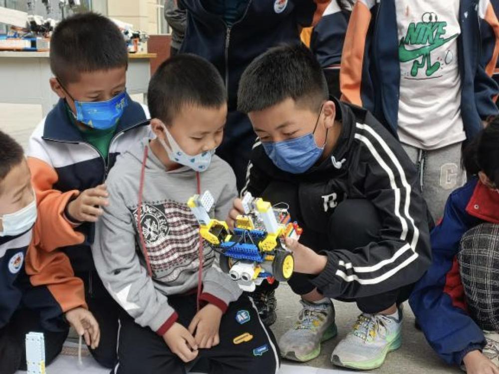 校园变身“科技王国”，激活师生的科技DNA
