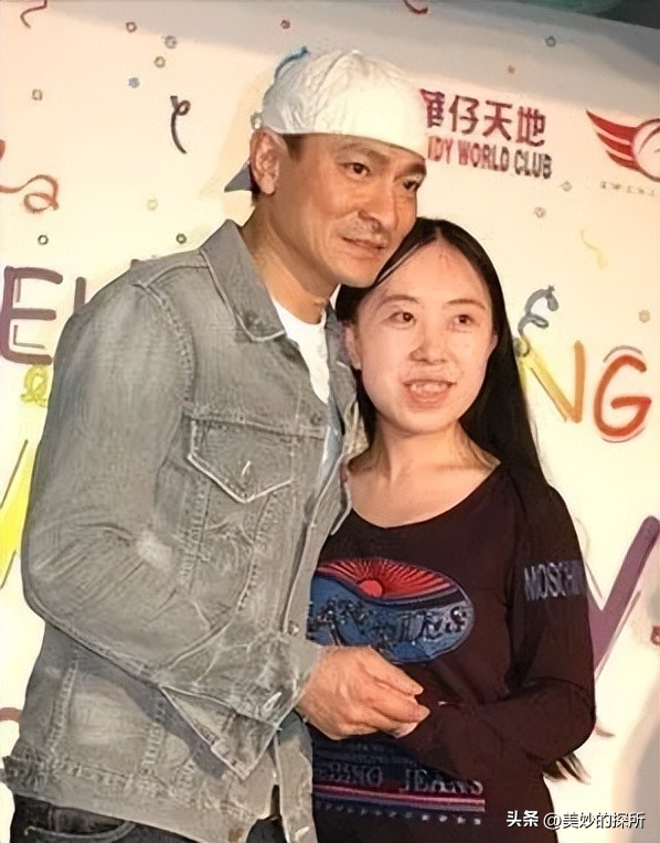 上万人上海深夜露宿街头,上万人深夜露宿街头