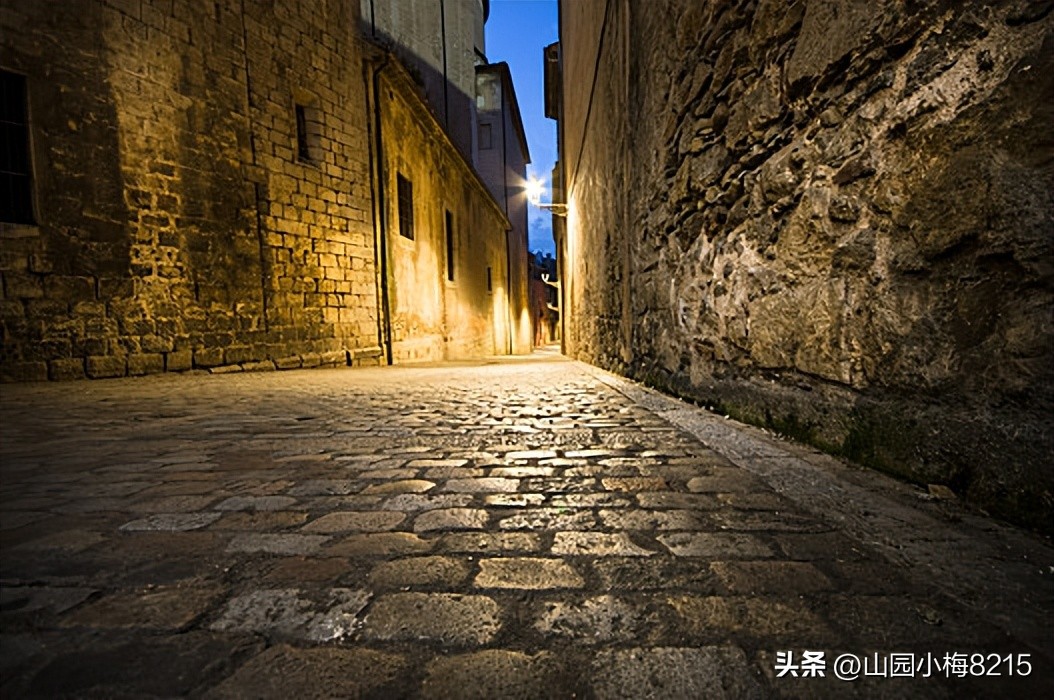 突然间怀疑有人跟踪我,最近出门感觉有人跟踪怎么回事