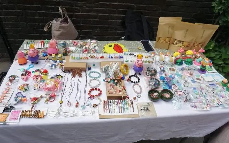 土豪摆摊真正摆地摊受影响了吗,摆地摊怎么做到一个月能挣上百万