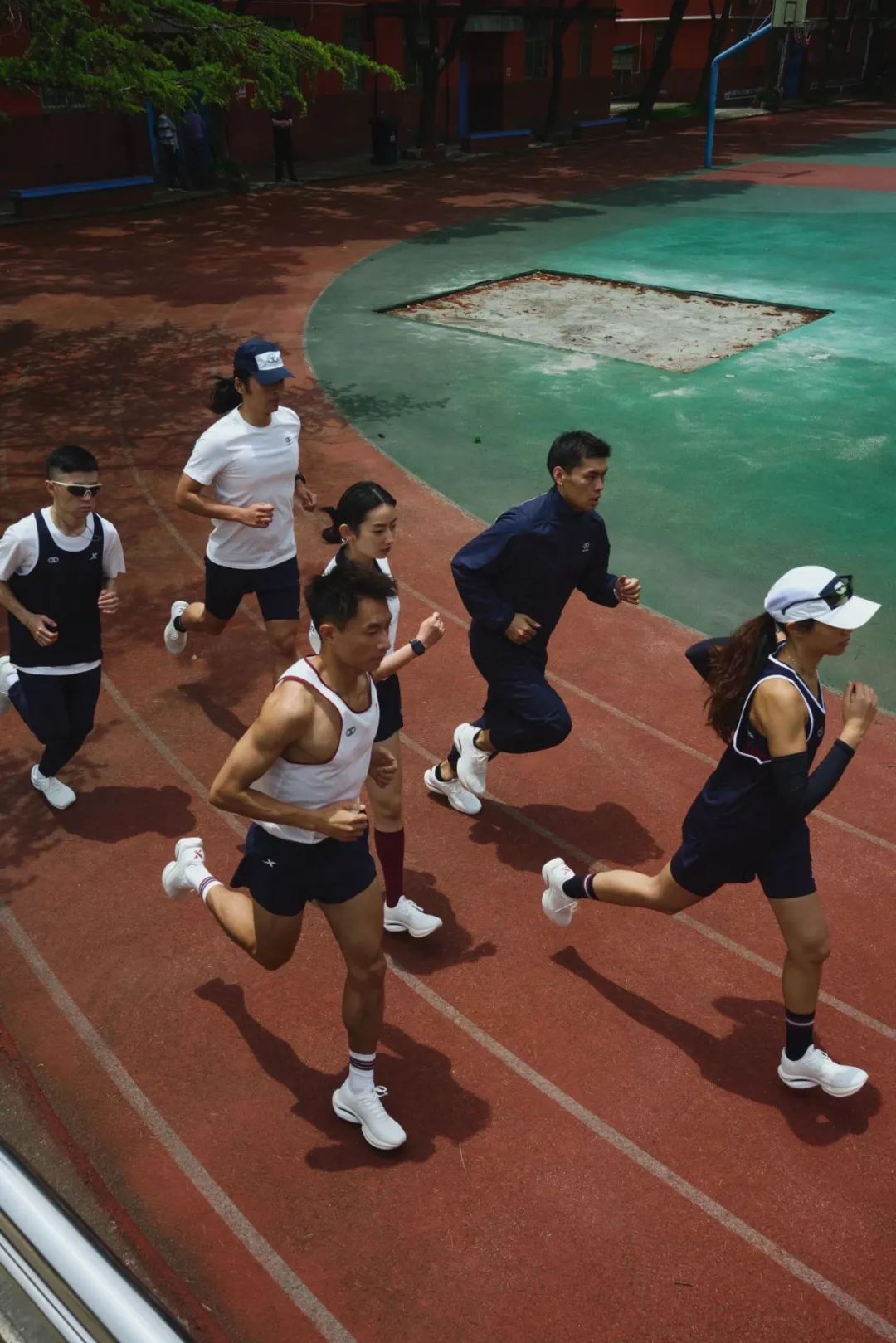 特步发朋友圈广告语,特步非一般的感觉广告词