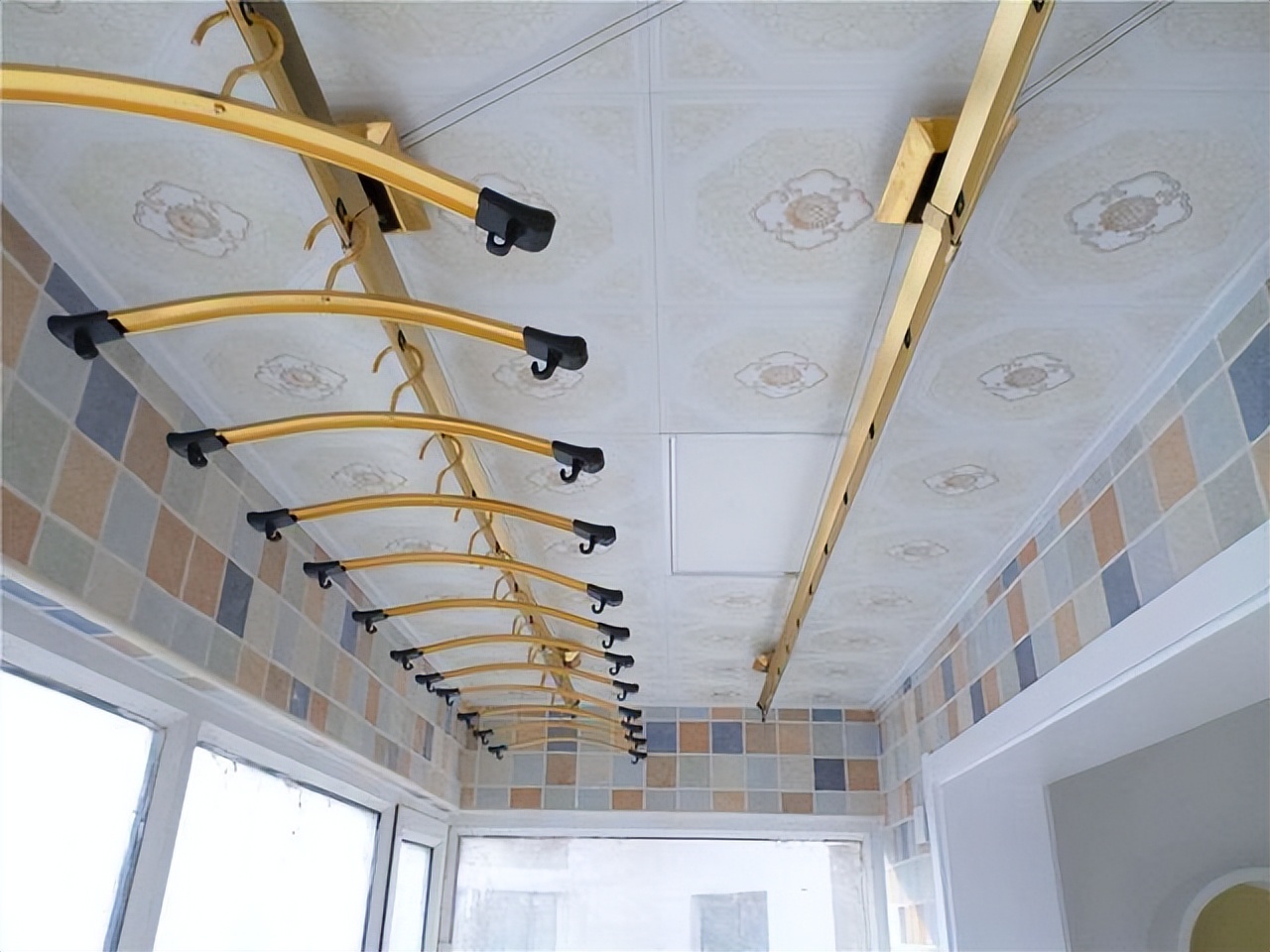 阳台吊顶还能装升降晾衣架吗,阳台吊顶可以安装升降晾衣架吗