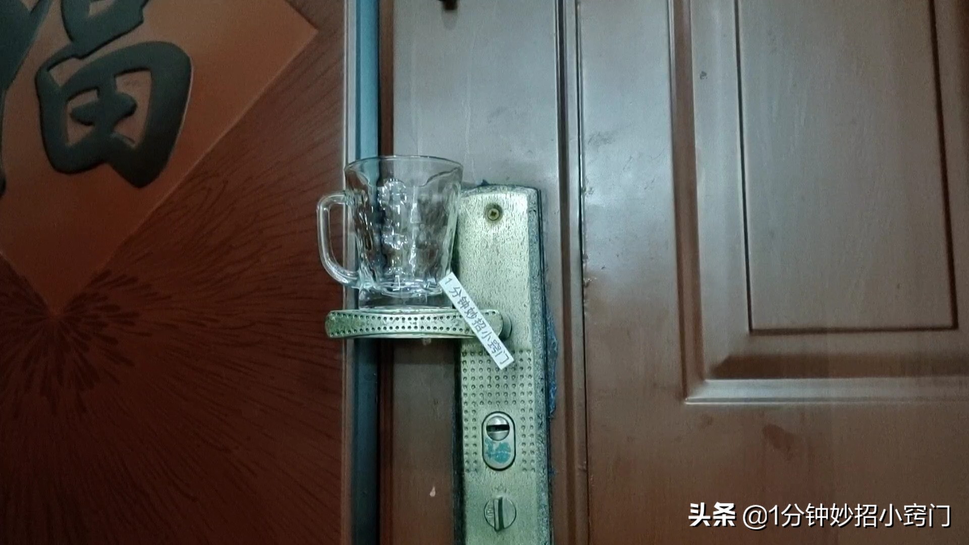 门把手放个衣架,利用转角放一个衣架实用又方便