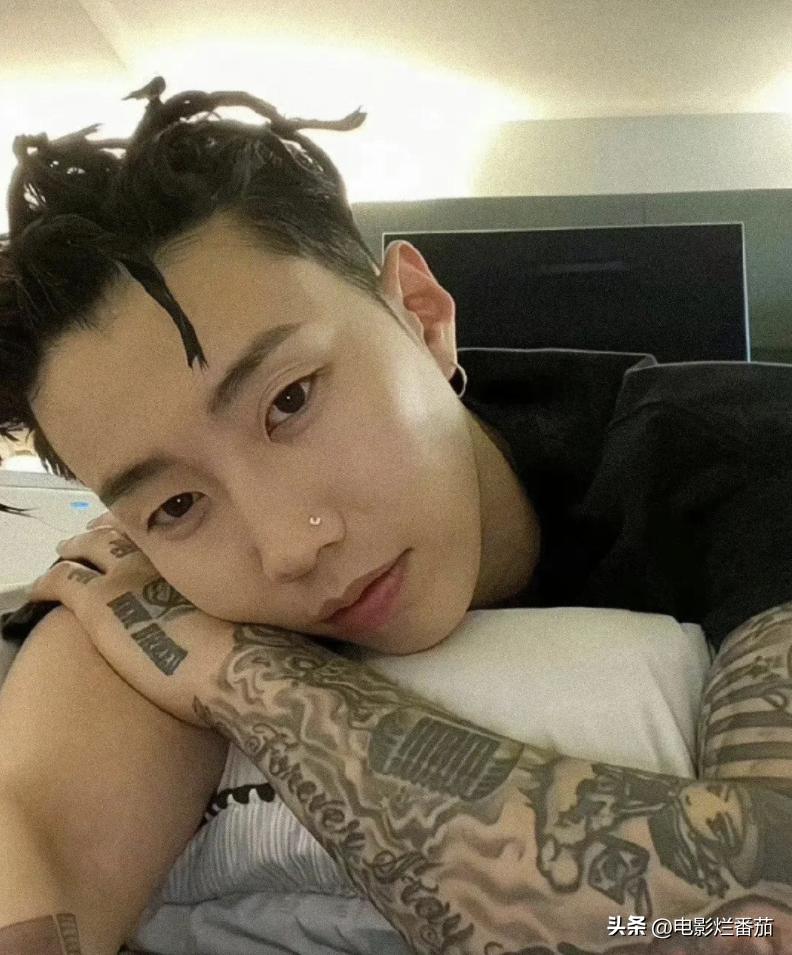 朴宰范们，这“端起碗吃肉，放下碗骂娘”的*毛老**病，是谁惯的你们