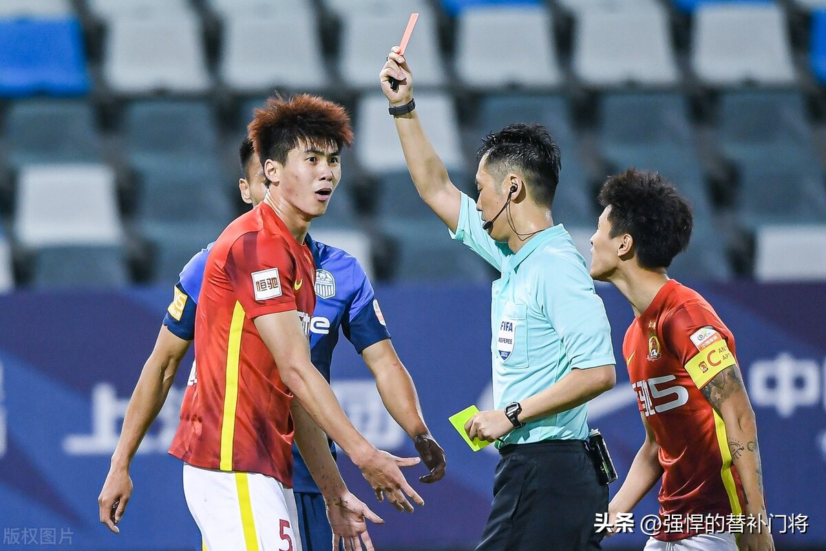 足球比赛如何直接判负,足球比赛中如果先上后下该怎么判