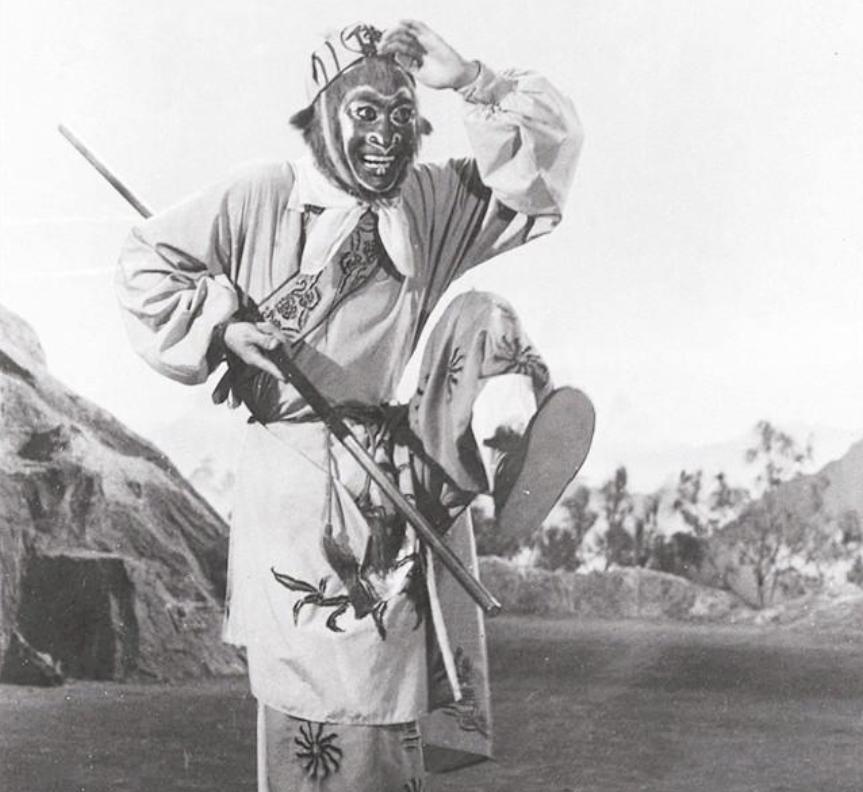 六小龄童哭灵,六小龄童送别大师兄