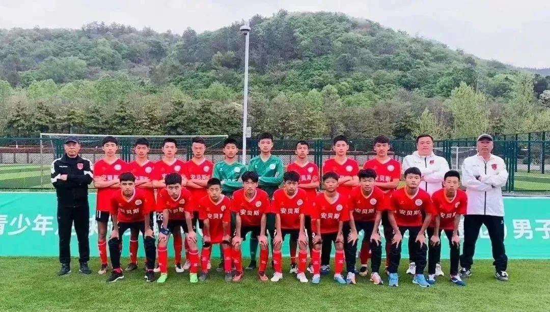 鍠滃ぇ鏅瓒崇悆,鍠滃ぇ鏅涓诲姩鍑哄嚮