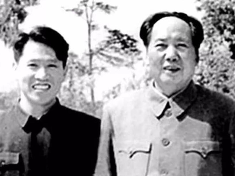 1953年毛主席卫士因工资太低哭哭啼啼，主席得知后：我给你开工资