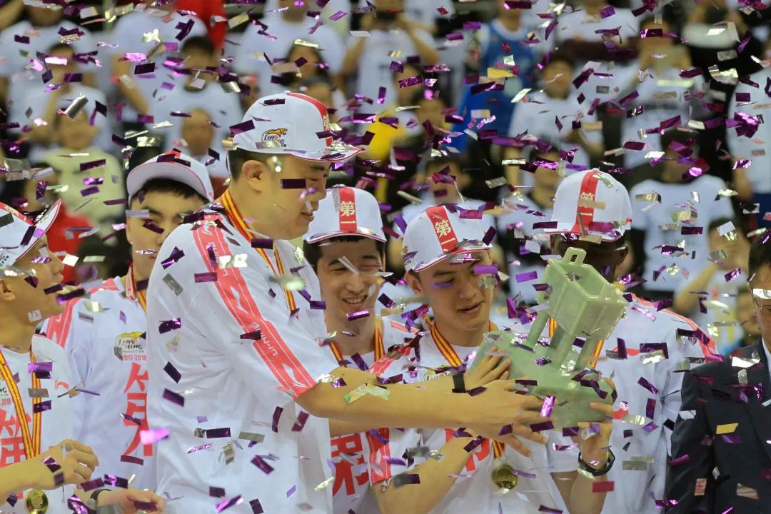 时隔36年再夺冠军,时隔四年edg夺冠比赛原声