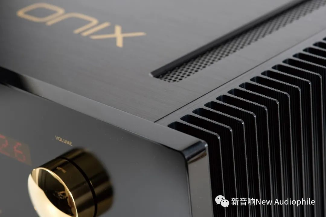 40周年纪念版，旗舰技术—欧尼士OC-83S、OIA-82S一套超值西装