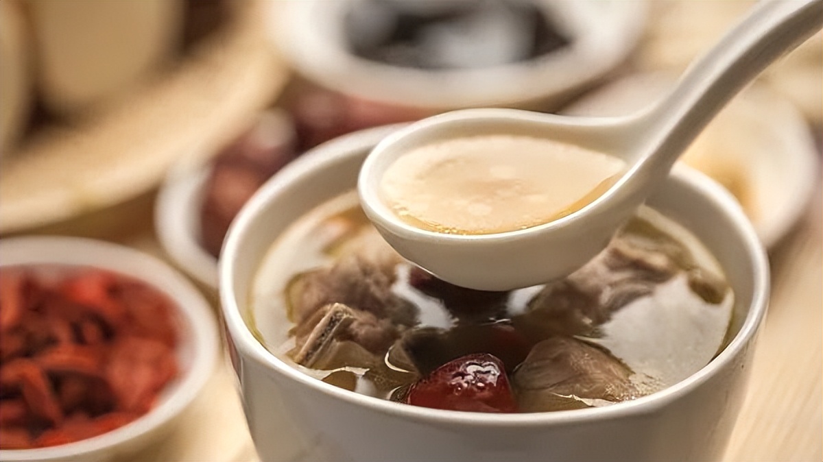 痛风喝什么水降尿酸效果好,痛风喝什么水能降尿酸