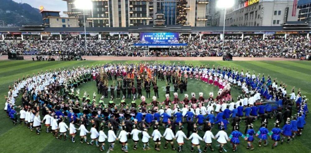 库拉超级联赛的“最大赞助商”来了,网友说球迷的中国足坛第一人