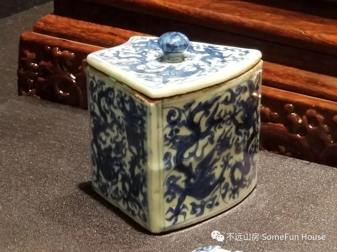 万历晚期青花瓷器特点,万历朝有没有无款官窑瓷器