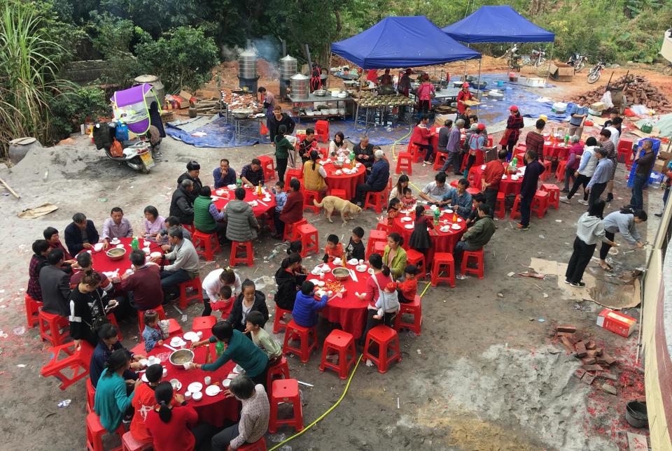 母亲再三叮嘱我回村不能开车，参加邻家婚宴后，终于明白其中奥秘